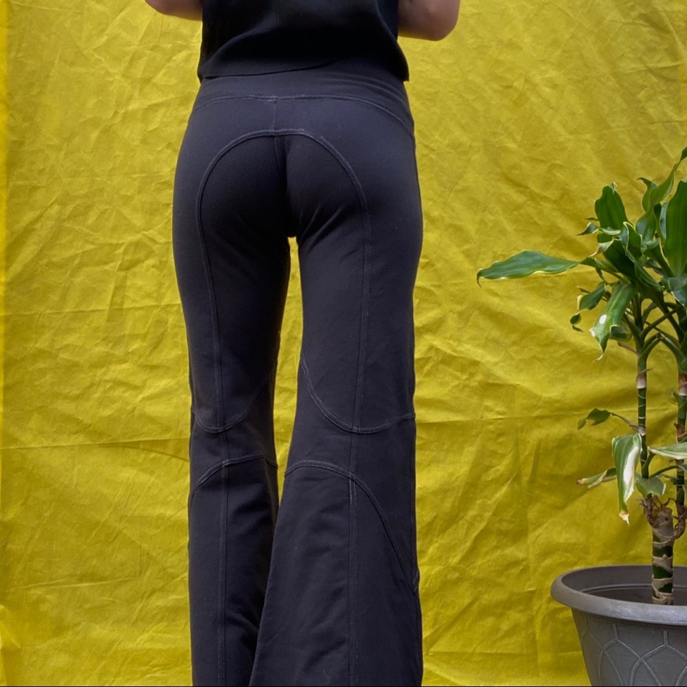 Leom designs custom yoga pants!